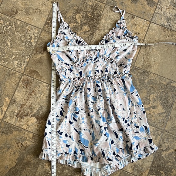 Fashion Nova Ruffle Floral Romper Size Medium✨ - Picture 7 of 7